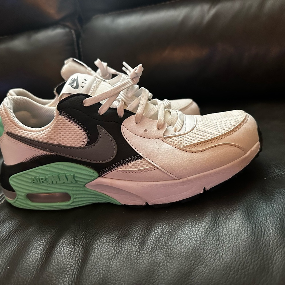 Nike Air Max teal, white, and black 8.5